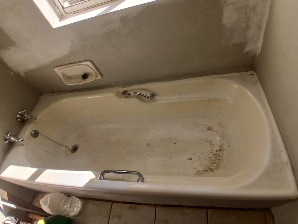 Before bathroom resurfacing transformation 04